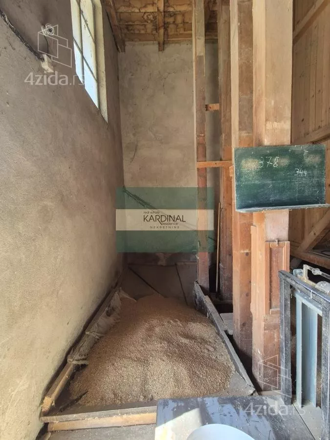 Poslovna zgrada | 4zida