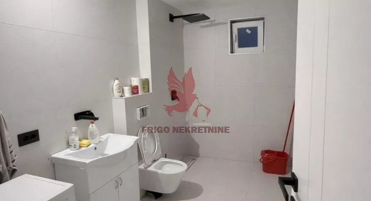 Četvoroiposoban stan | 4zida