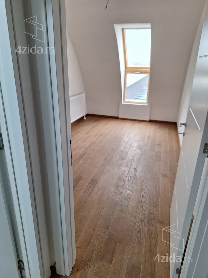 Šestosoban stan | 4zida