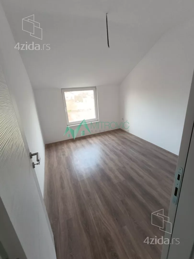 Šestosoban stan | 4zida