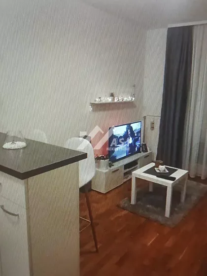 Heroja Pinkija | 4zida.rs