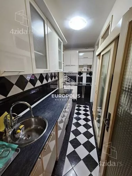 Troiposoban stan | 4zida