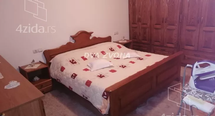 Poslovna zgrada | 4zida