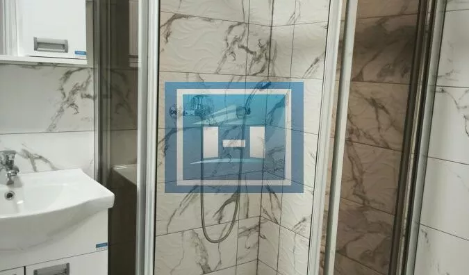 Šestosoban stan | 4zida