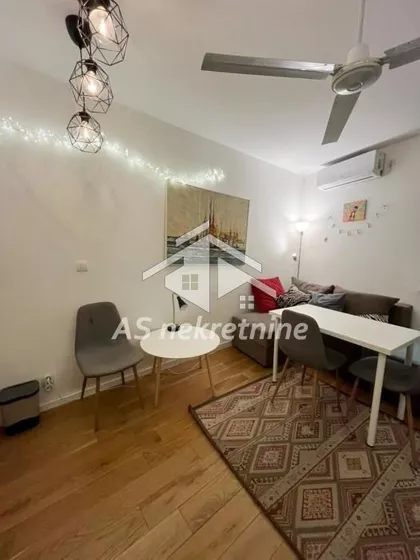 Crveni Krst Vračar | 4zida.rs