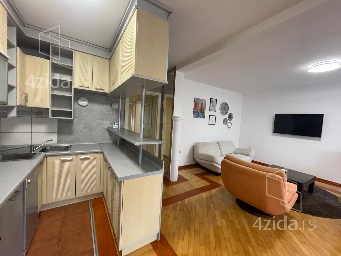 Troiposoban stan | 4zida