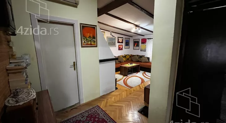 Šestosoban stan | 4zida