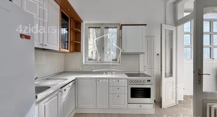 Šestosoban stan | 4zida