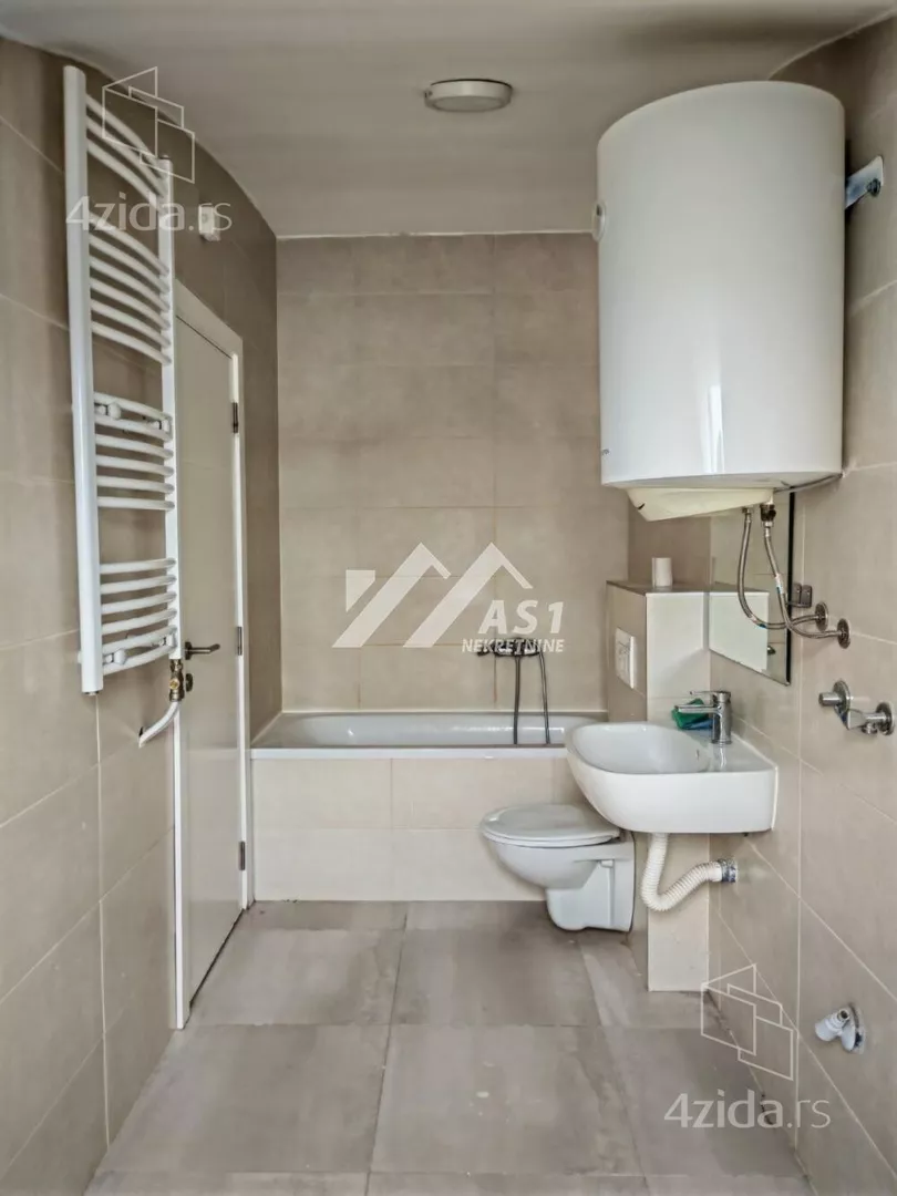 Četvoroiposoban stan | 4zida