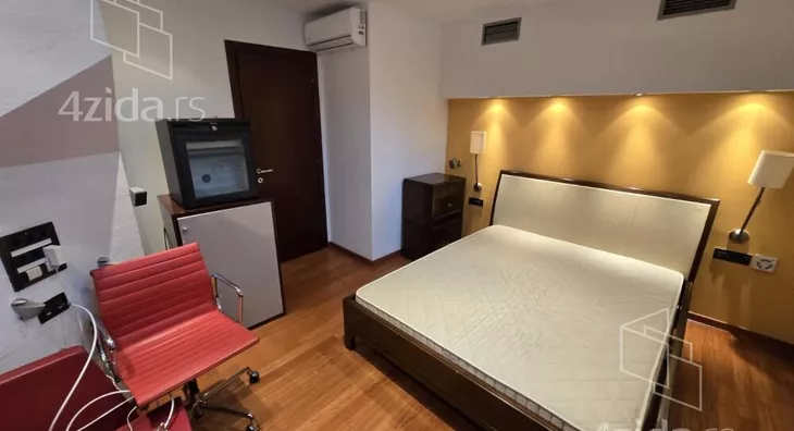 Šestosoban stan | 4zida