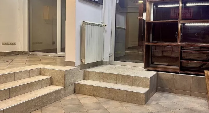 Poslovna zgrada | 4zida