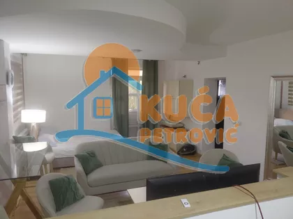 Momčila Mitića | 4zida.rs