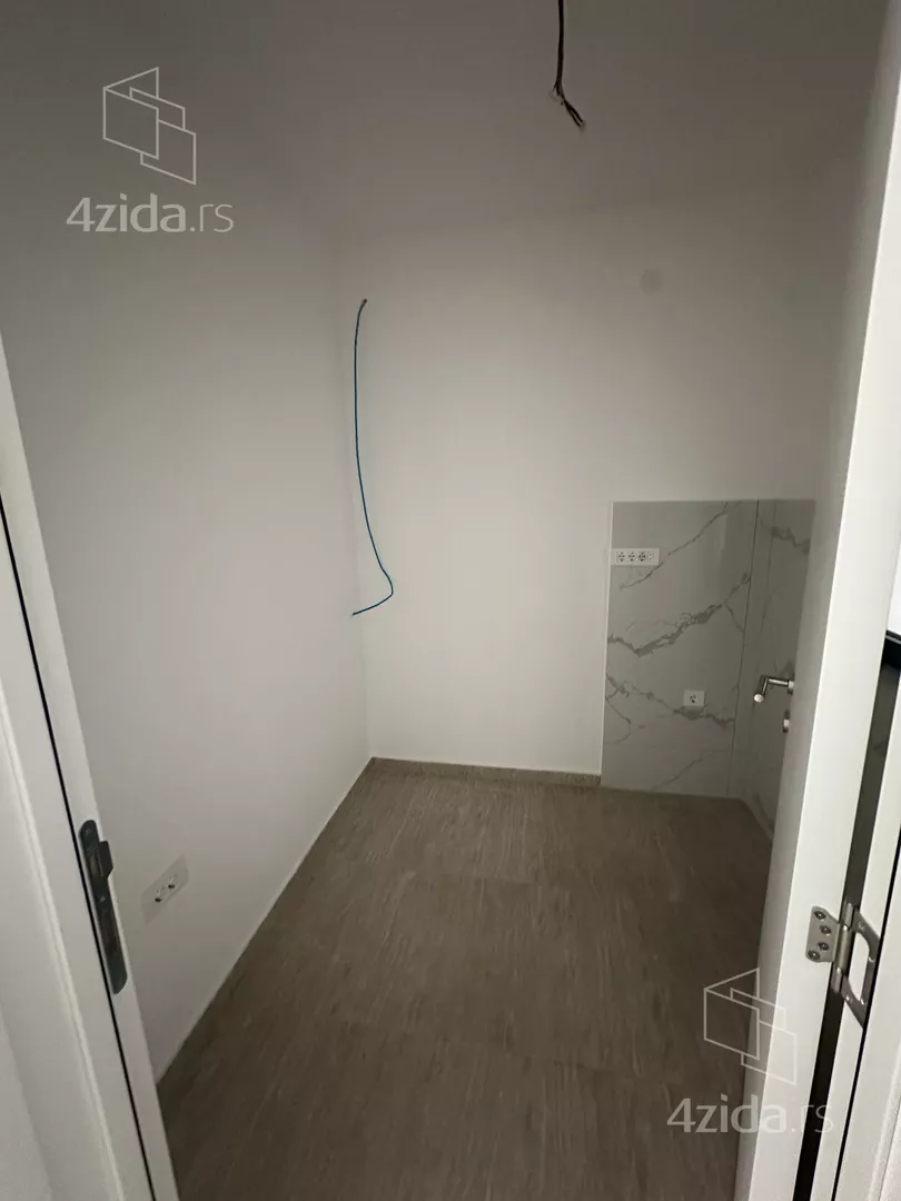 Četvoroiposoban stan | 4zida