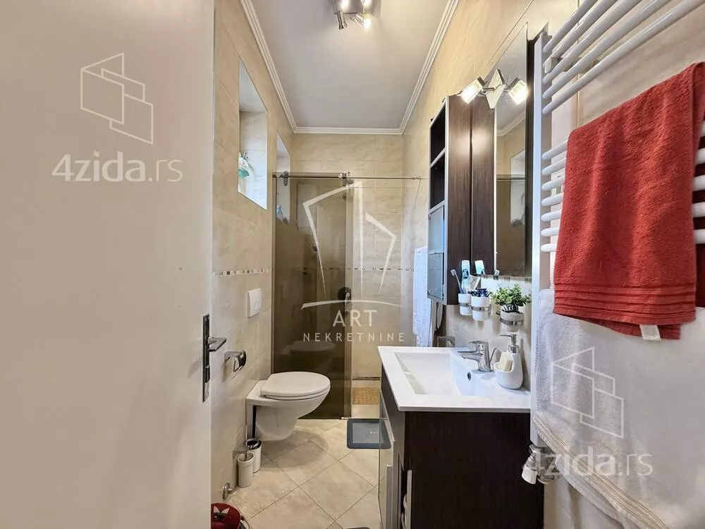 Petoiposoban stan | 4zida