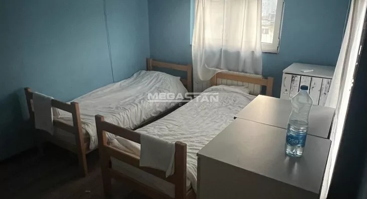 Šestoiposoban stan | 4zida