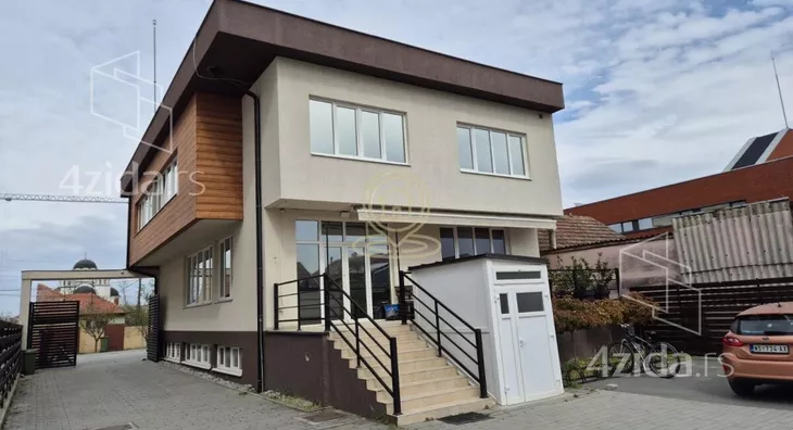 Poslovna zgrada | 4zida