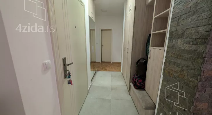 Šestosoban stan | 4zida