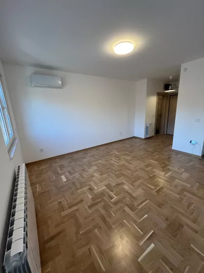 Bulevar Jna 33m | 4zida.rs