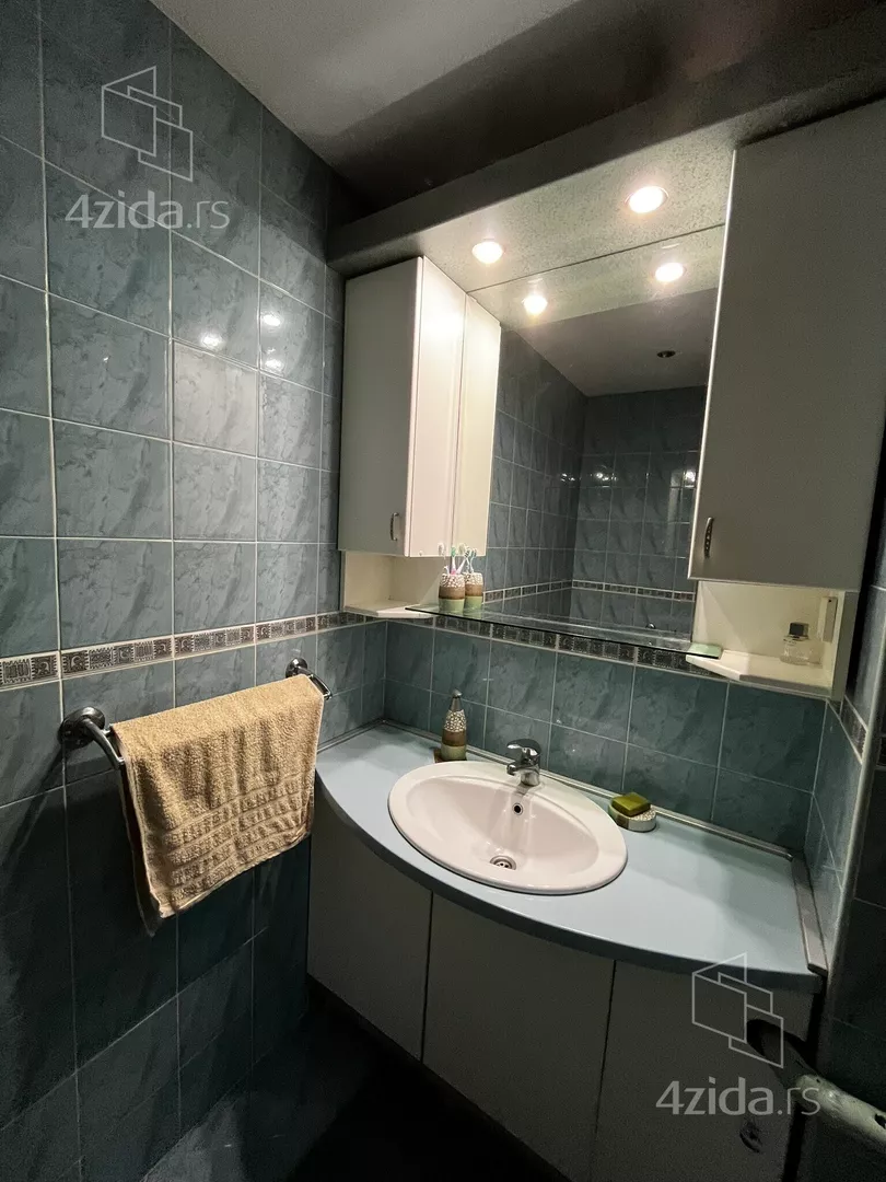 Šestosoban stan | 4zida