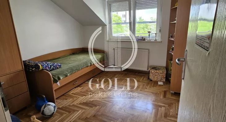 Šestosoban stan | 4zida