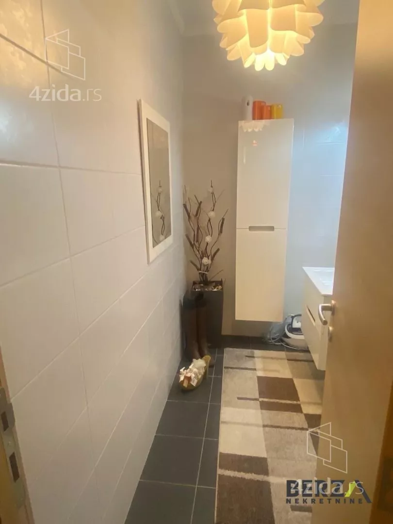 Četvoroiposoban stan | 4zida