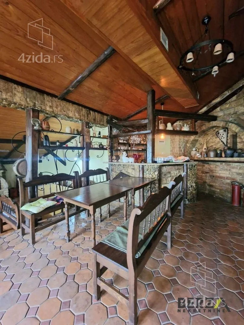 Lokal | 4zida