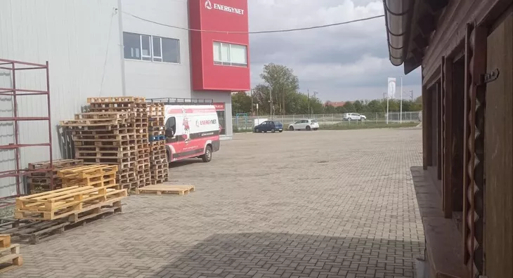 Poslovna zgrada | 4zida