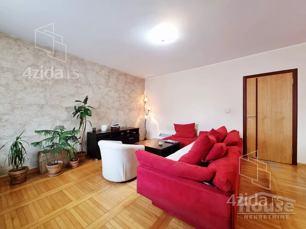 Petosoban stan | 4zida