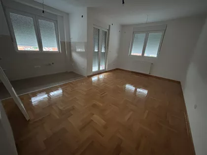 Trg Kosturnica | 4zida.rs