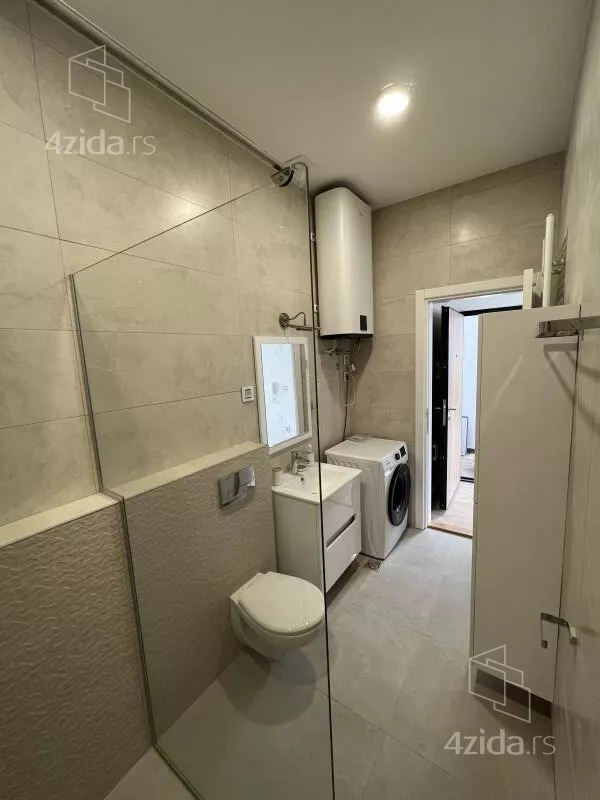 Šestosoban stan | 4zida