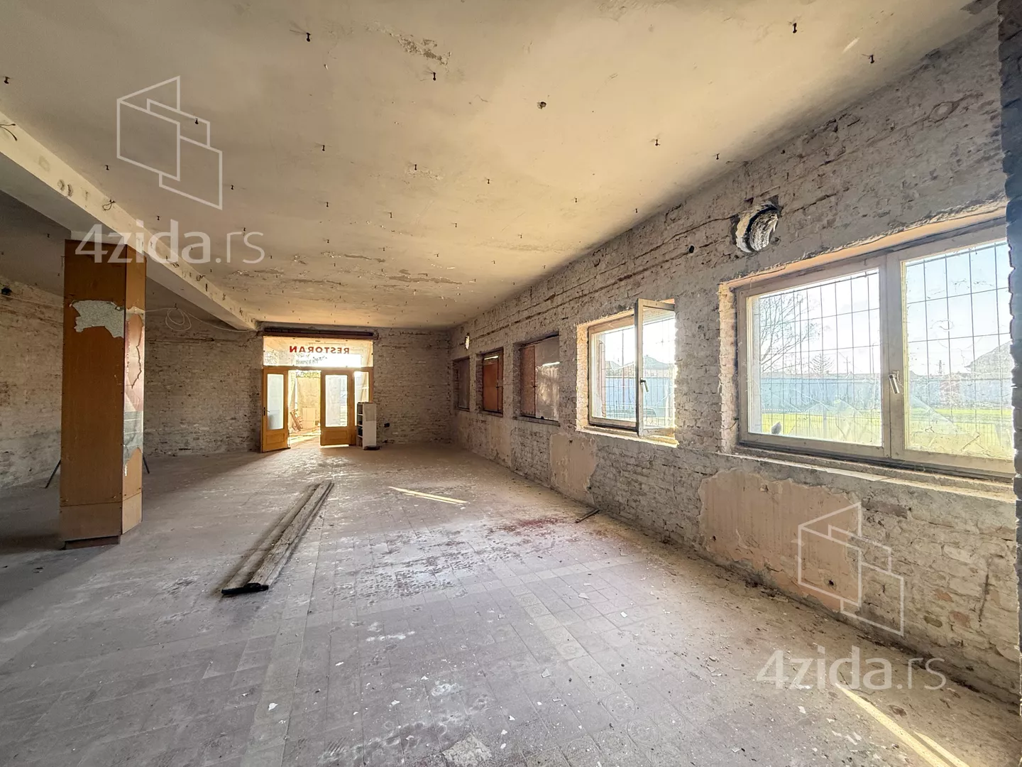 Poslovna zgrada | 4zida