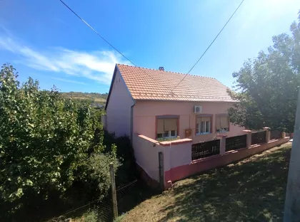 Zmaj Jovina 4 | 4zida.rs