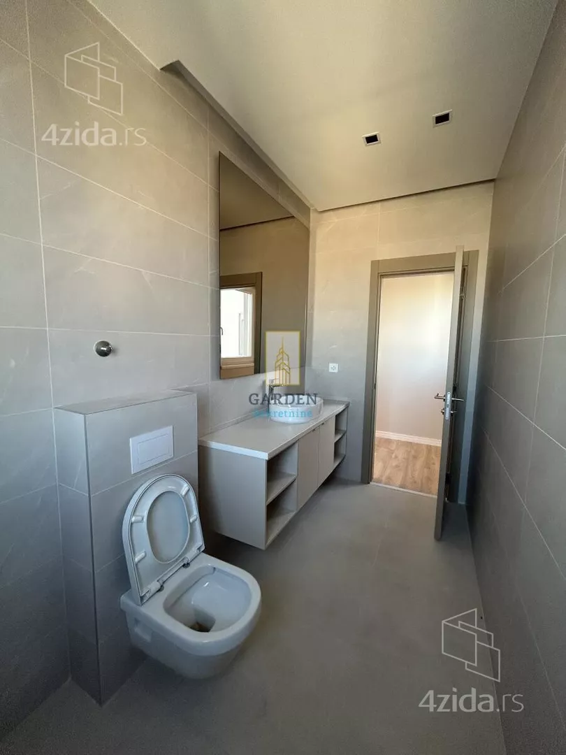 Četvoroiposoban stan | 4zida