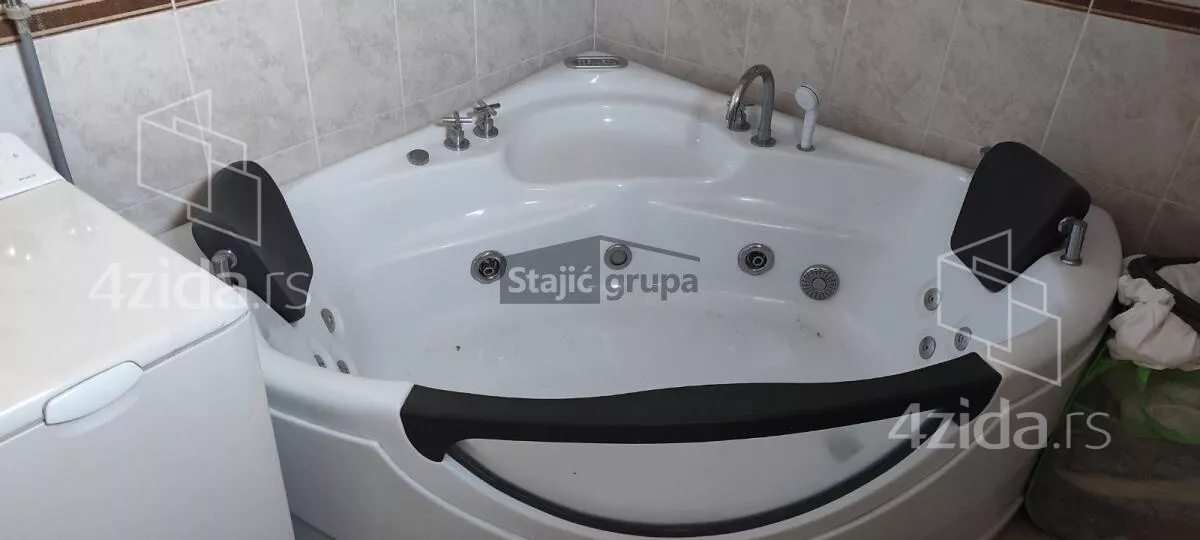 Petosoban stan | 4zida