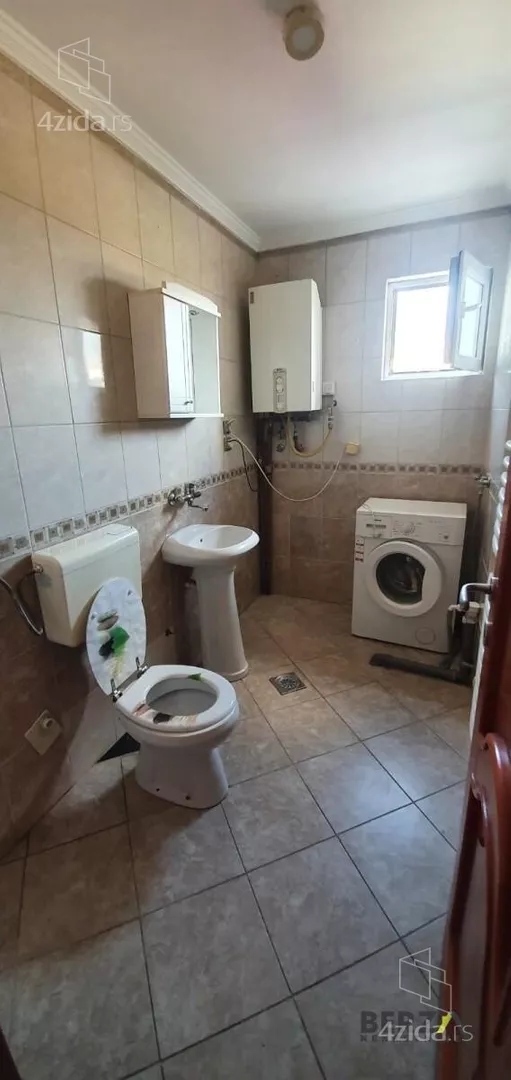 Šestosoban stan | 4zida