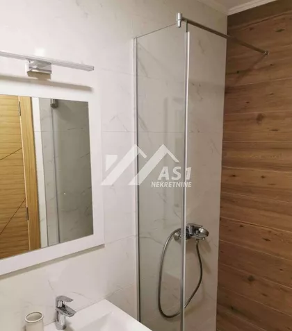 Lasla Gala | 4zida.rs