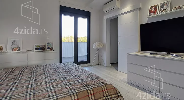 Šestosoban stan | 4zida