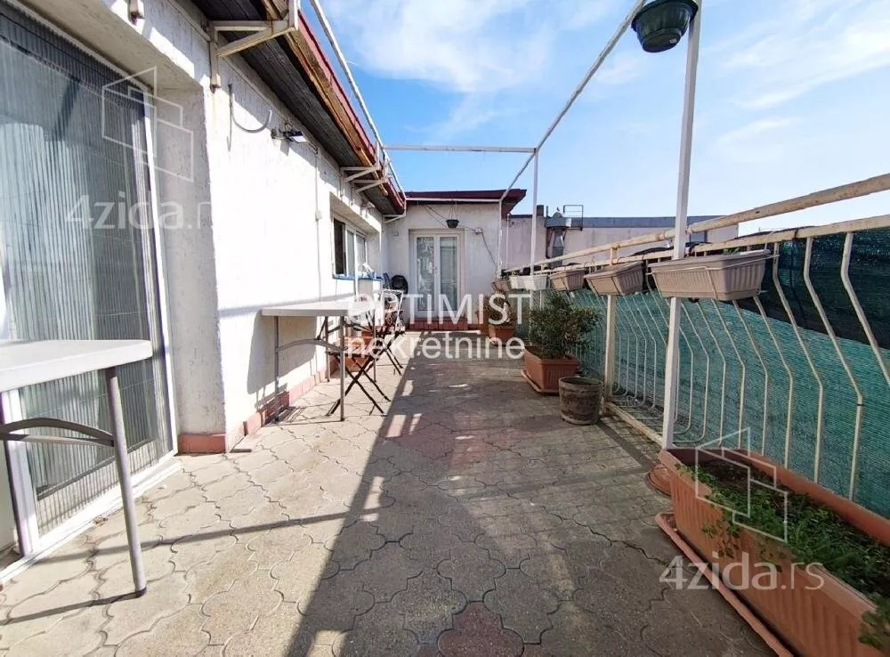 Šestoiposoban stan | 4zida