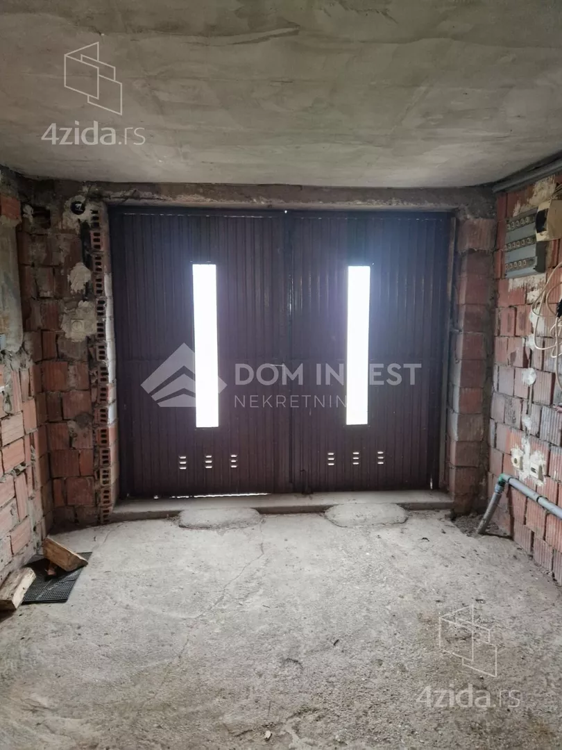 Četvoroiposoban stan | 4zida