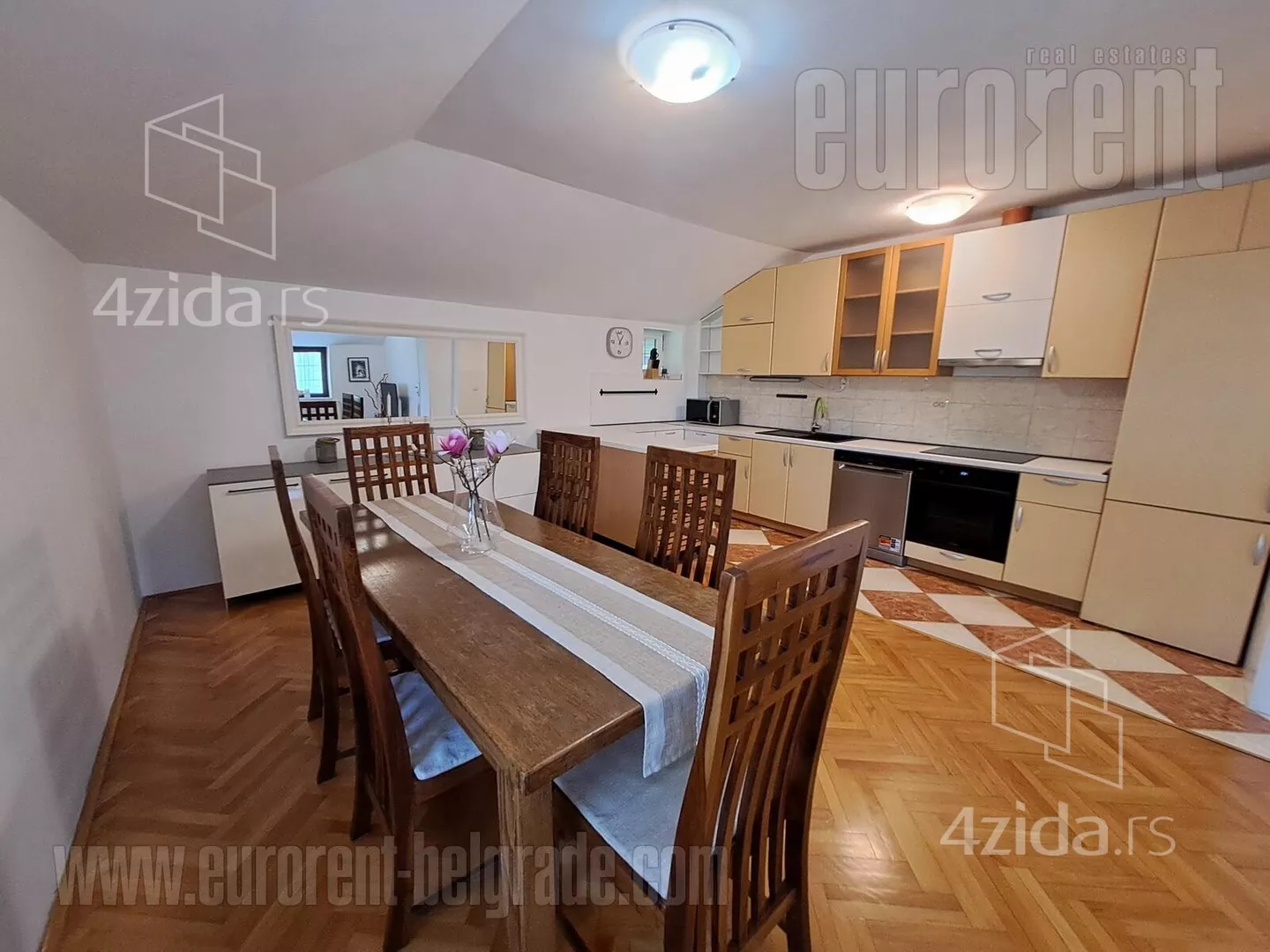 Troiposoban stan | 4zida