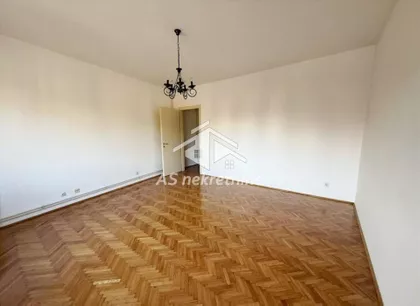 Pravni fakultet - Vračar | 4zida.rs