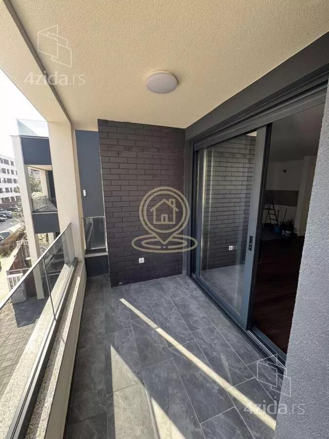 Šestosoban stan | 4zida