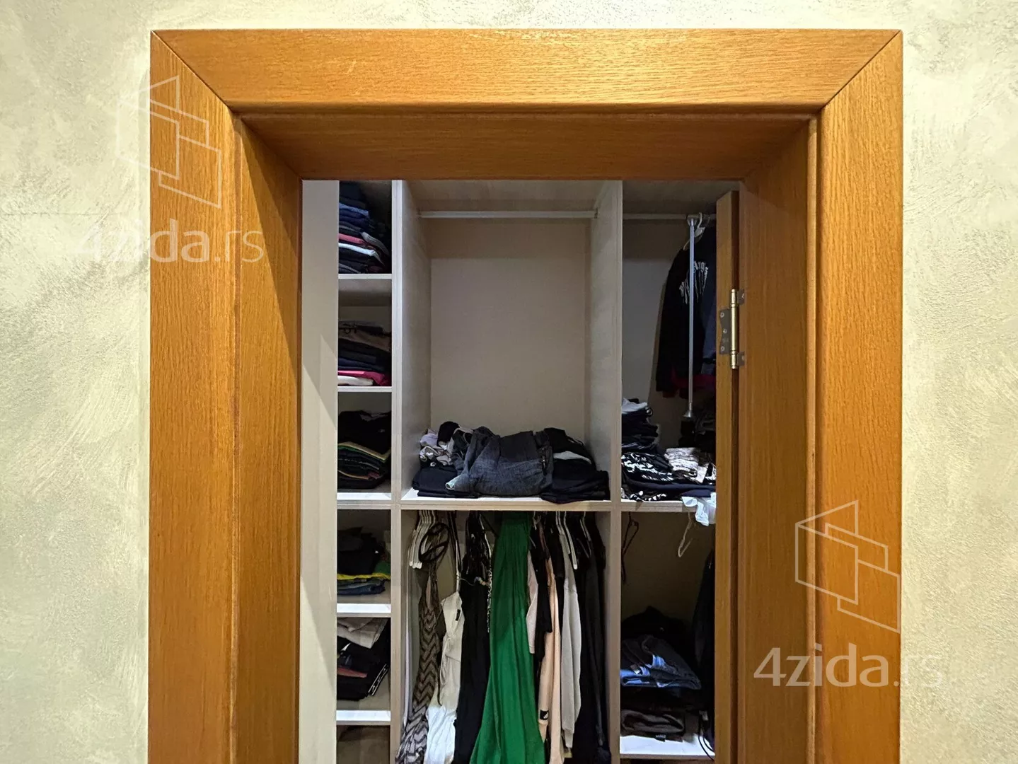 Četvoroiposoban stan | 4zida