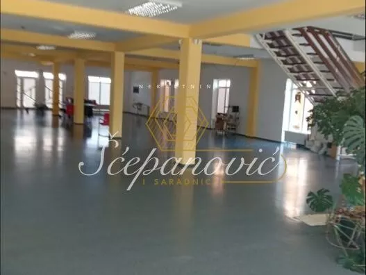 Poslovna zgrada | 4zida