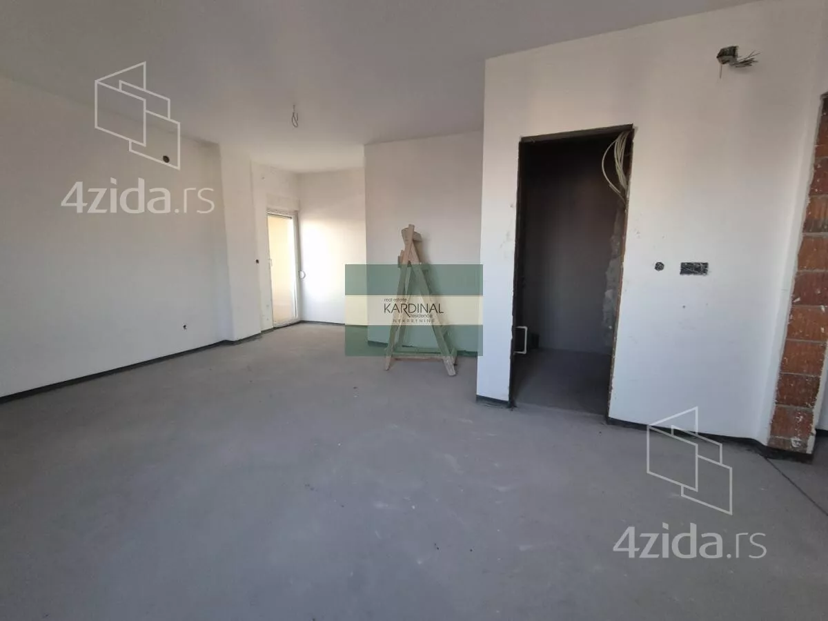 Šestosoban stan | 4zida