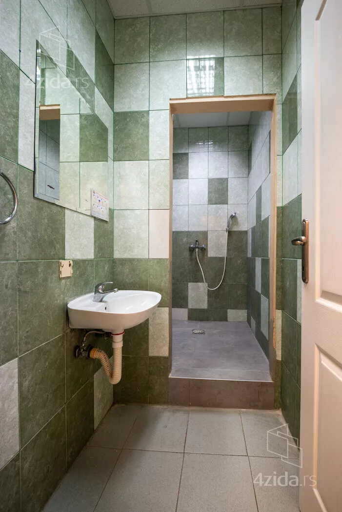 Poslovna zgrada | 4zida