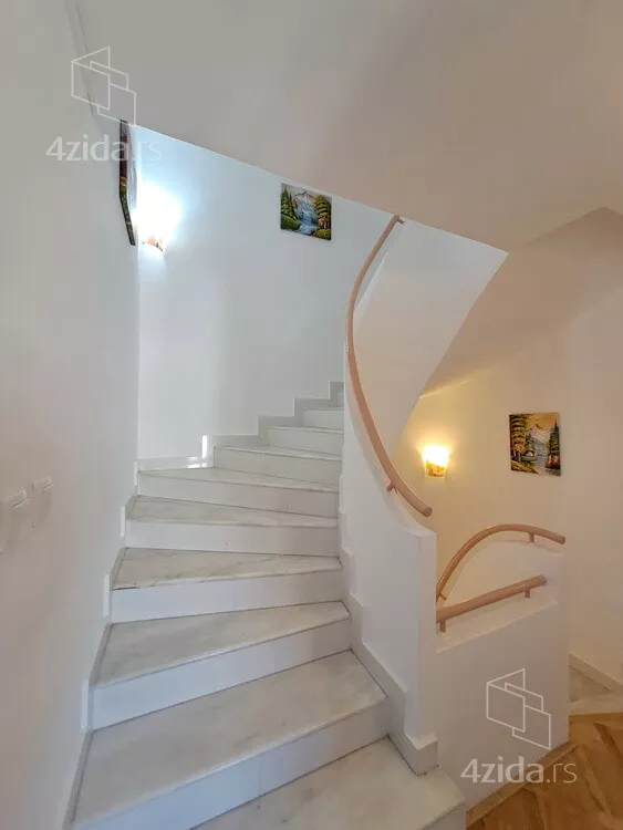 3-etažna kuća | 4zida