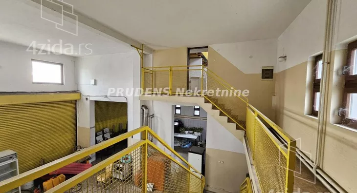 Poslovna zgrada | 4zida