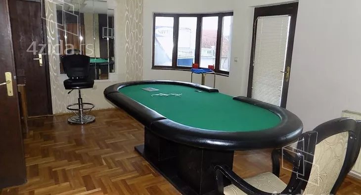 Poslovna zgrada | 4zida