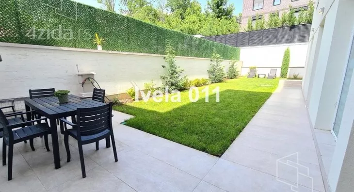 Šestosoban stan | 4zida